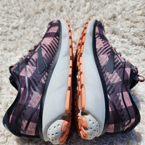 Brooks Ghost 12  Womens 10 black Coral Buffalo Plaid Flannel Sneakers Li… - Picture 6 of 10